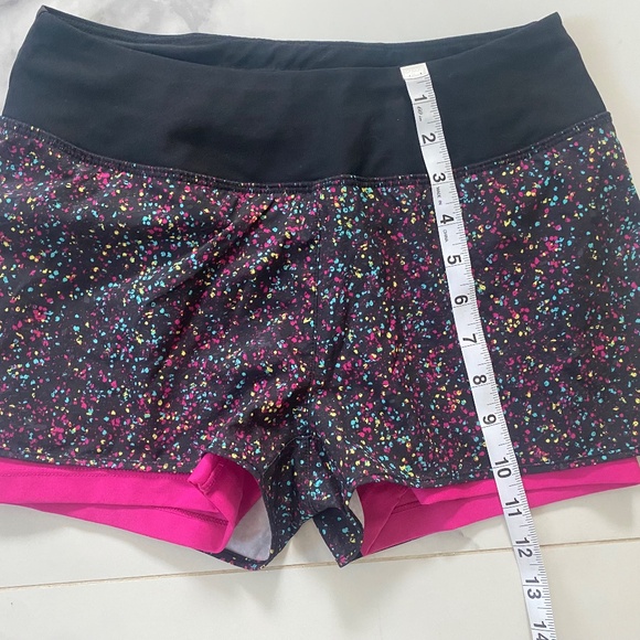 Exercise shorts - Picture 3 of 6